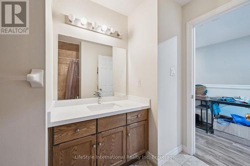 27 - 105 Bard Boulevard, Guelph (Pineridge/Westminster Woods), ON - Indoor Photo Showing Bathroom