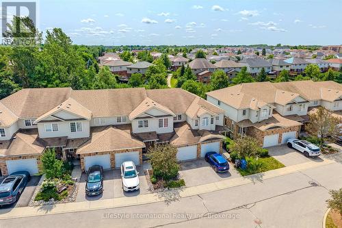27 - 105 Bard Boulevard, Guelph (Pineridge/Westminster Woods), ON - Outdoor With Facade