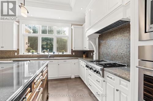 1408 Blackhorse Court, Ottawa, ON - Indoor Photo Showing Kitchen With Upgraded Kitchen