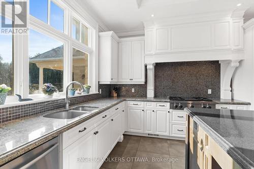 1408 Blackhorse Court, Ottawa, ON - Indoor Photo Showing Kitchen With Double Sink With Upgraded Kitchen