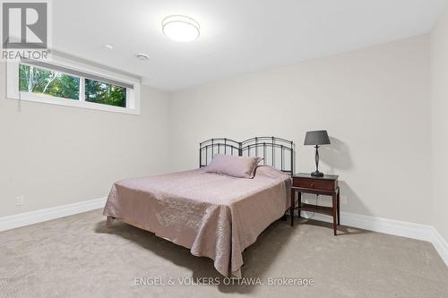 1408 Blackhorse Court, Ottawa, ON - Indoor Photo Showing Bedroom