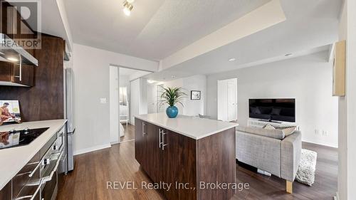 306 - 352 Front Street W, Toronto (Waterfront Communities), ON - Indoor Photo Showing Kitchen