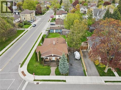 Corner lot with a front porch, paved driveway, and mature landscaping - 27 Roseview Avenue, Cambridge, ON - Outdoor With View