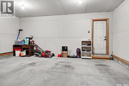 4029 Alton Crescent, Regina, SK - Indoor Photo Showing Garage