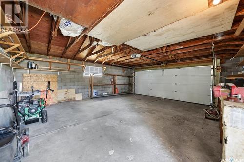 825 L Avenue N, Saskatoon, SK - Indoor Photo Showing Garage