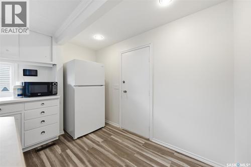 825 L Avenue N, Saskatoon, SK - Indoor Photo Showing Kitchen