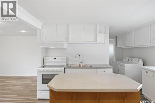 825 L Avenue N, Saskatoon, SK - Indoor Photo Showing Laundry Room