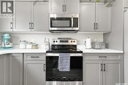 130 315 Dickson Crescent, Saskatoon, SK - Indoor Photo Showing Kitchen