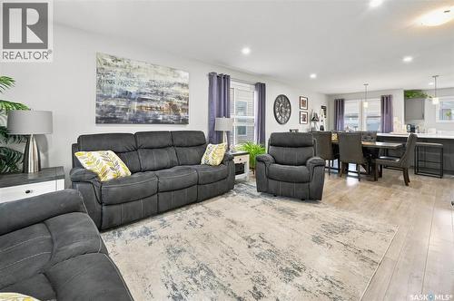 130 315 Dickson Crescent, Saskatoon, SK - Indoor Photo Showing Living Room