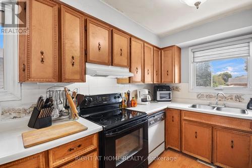 7 Raven Avenue, St. Thomas, ON - Indoor Photo Showing Kitchen With Double Sink