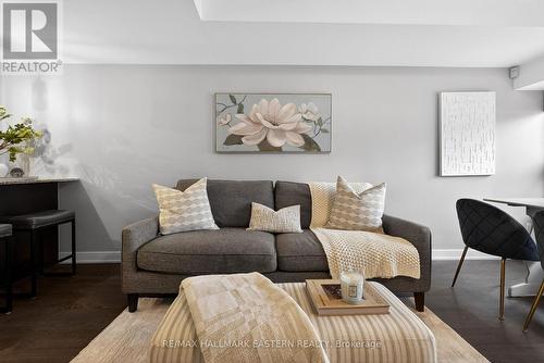 Sitting Area - Th3 - 11 Superior Avenue, Toronto (Mimico), ON - Indoor Photo Showing Living Room