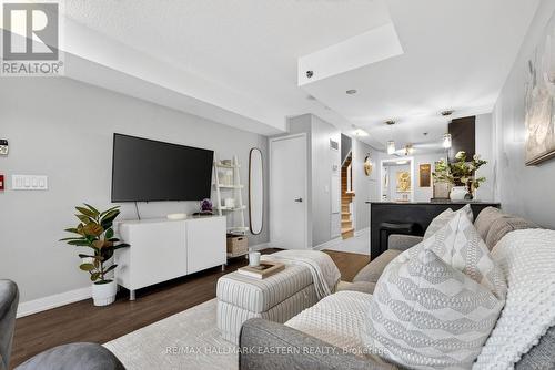 Living Room - Th3 - 11 Superior Avenue, Toronto (Mimico), ON - Indoor Photo Showing Living Room