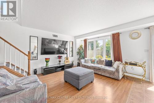 2 Fenwick Court, St. Thomas, ON - Indoor Photo Showing Living Room