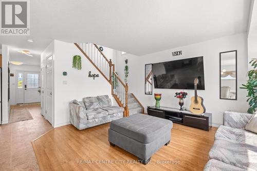 2 Fenwick Court, St. Thomas, ON - Indoor Photo Showing Living Room