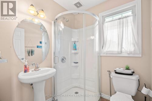 2 Fenwick Court, St. Thomas, ON - Indoor Photo Showing Bathroom
