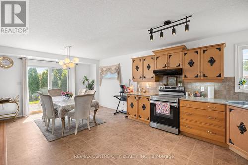 2 Fenwick Court, St. Thomas, ON - Indoor Photo Showing Kitchen