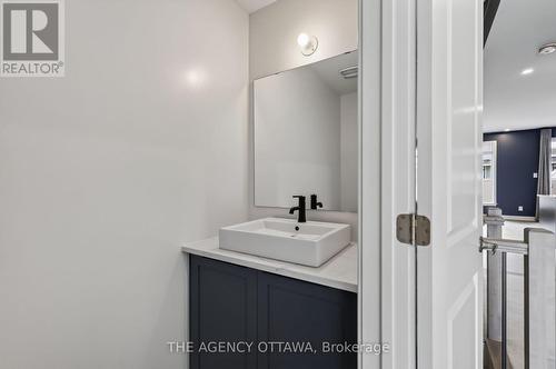 1202 Spoor Street, Ottawa, ON - Indoor Photo Showing Bathroom