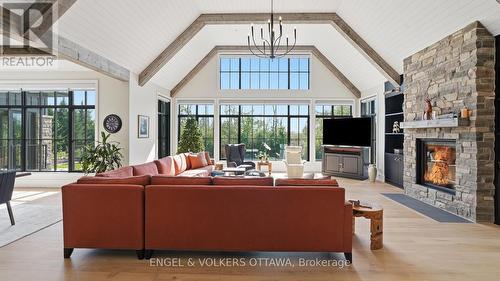 1547 John Quinn Road, Ottawa, ON - Indoor Photo Showing Living Room With Fireplace