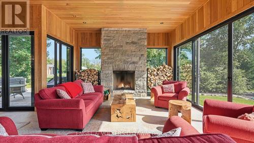 1547 John Quinn Road, Ottawa, ON - Indoor Photo Showing Living Room With Fireplace