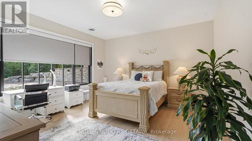 1547 John Quinn Road, Ottawa, ON - Indoor Photo Showing Bedroom