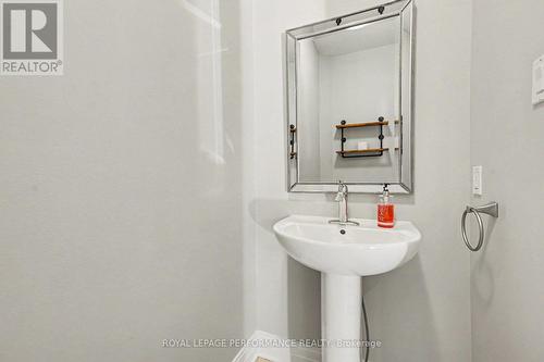 523 Adamson Crescent, Ottawa, ON - Indoor Photo Showing Bathroom
