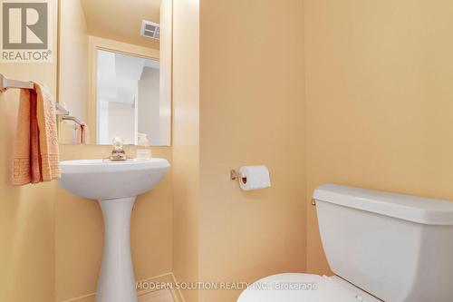 201 - 99 Hayden Street, Toronto, ON - Indoor Photo Showing Bathroom