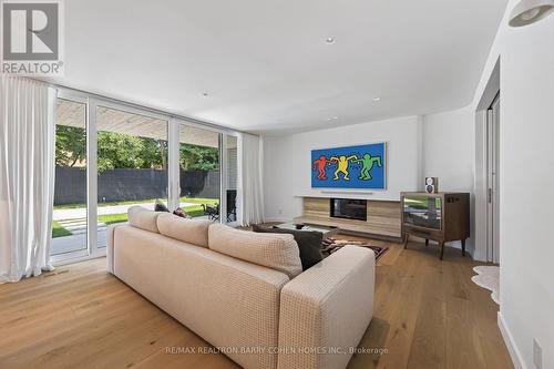 6 Denmark Crescent, Toronto, ON - Indoor Photo Showing Living Room