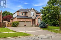 34 KENNETT DRIVE  Whitby, ON L1P 1L5