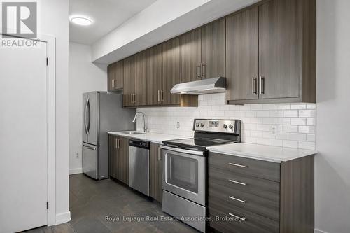 40 - 2059 Weston Road, Toronto, ON - Indoor Photo Showing Kitchen With Stainless Steel Kitchen