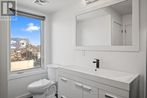 40 - 2059 Weston Road, Toronto, ON - Indoor Photo Showing Bathroom
