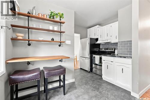 2302 Hanover Avenue, Saskatoon, SK - Indoor Photo Showing Kitchen