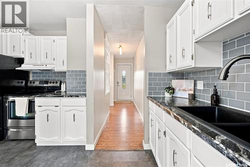 2302 Hanover Avenue, Saskatoon, SK - Indoor Photo Showing Kitchen