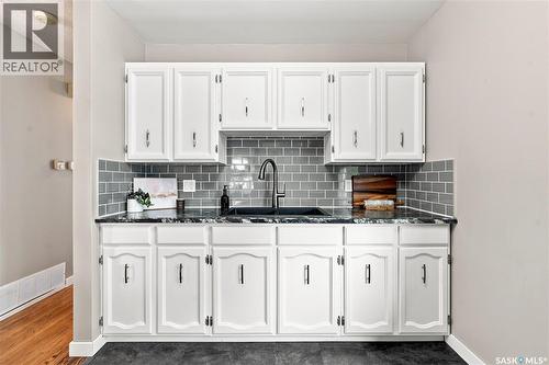 2302 Hanover Avenue, Saskatoon, SK - Indoor Photo Showing Kitchen