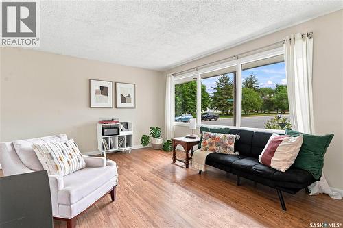 2302 Hanover Avenue, Saskatoon, SK - Indoor Photo Showing Living Room