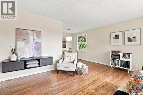 2302 Hanover Avenue, Saskatoon, SK - Indoor Photo Showing Living Room