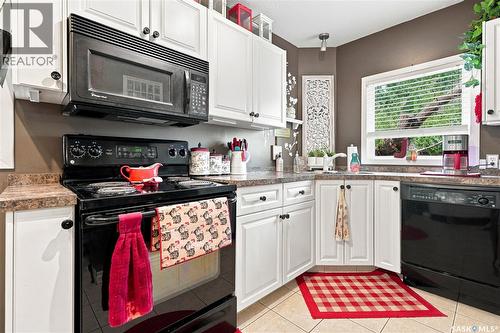 4828 8Th Avenue, Regina, SK - Indoor Photo Showing Kitchen