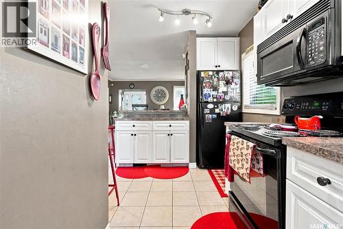 4828 8Th Avenue, Regina, SK - Indoor Photo Showing Kitchen