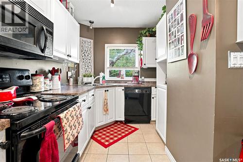 4828 8Th Avenue, Regina, SK - Indoor Photo Showing Kitchen