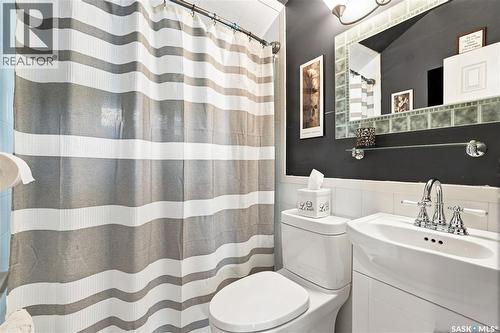 4828 8Th Avenue, Regina, SK - Indoor Photo Showing Bathroom