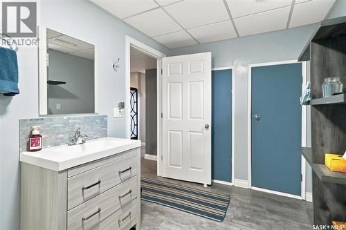 2010 37Th Street W, Saskatoon, SK - Indoor Photo Showing Bathroom