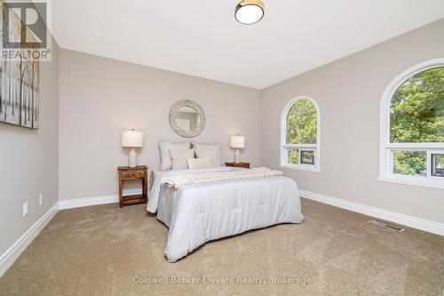 1677 Sherwood Forrest Circle, Mississauga, ON - Indoor Photo Showing Bedroom