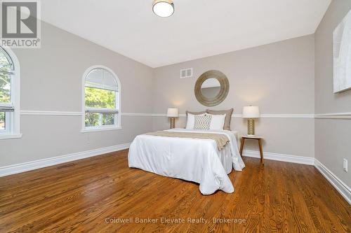 1677 Sherwood Forrest Circle, Mississauga, ON - Indoor Photo Showing Bedroom