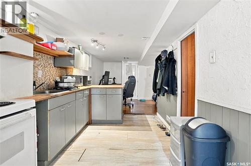 3324 College Avenue, Regina, SK - Indoor Photo Showing Kitchen