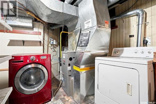 3324 College Avenue, Regina, SK - Indoor Photo Showing Laundry Room
