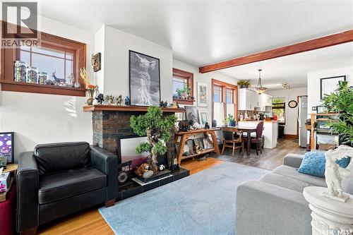 3324 College Avenue, Regina, SK - Indoor Photo Showing Living Room