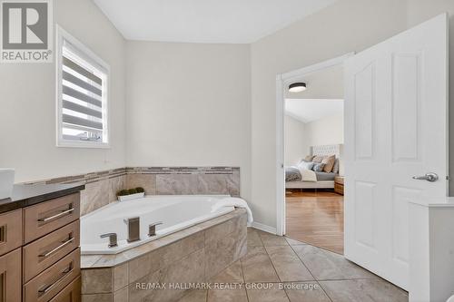 1091 Charest Way, Ottawa, ON - Indoor Photo Showing Bathroom