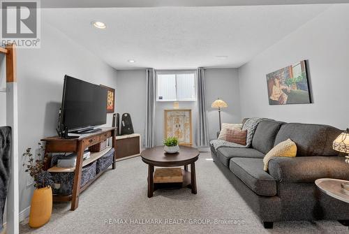 1091 Charest Way, Ottawa, ON - Indoor Photo Showing Living Room