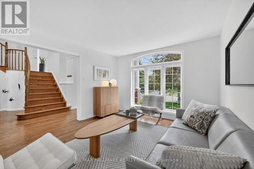 1091 Charest Way, Ottawa, ON - Indoor Photo Showing Living Room
