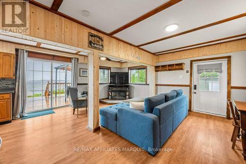 330 Forgotten Lane, Rideau Lakes, ON - Indoor Photo Showing Living Room