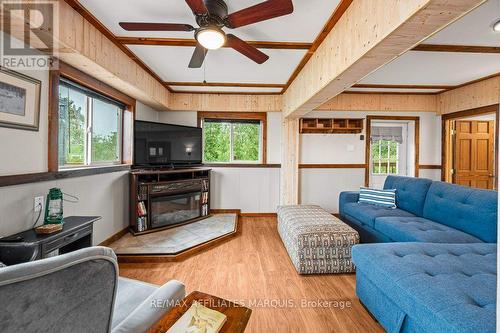 330 Forgotten Lane, Rideau Lakes, ON - Indoor Photo Showing Living Room